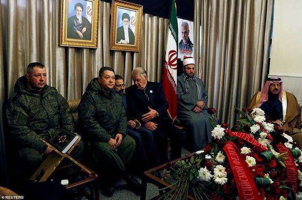 حضور نظامیان روسیه در مراسم یادبود شهید سلیمانی در سفارت ایران در دمشق