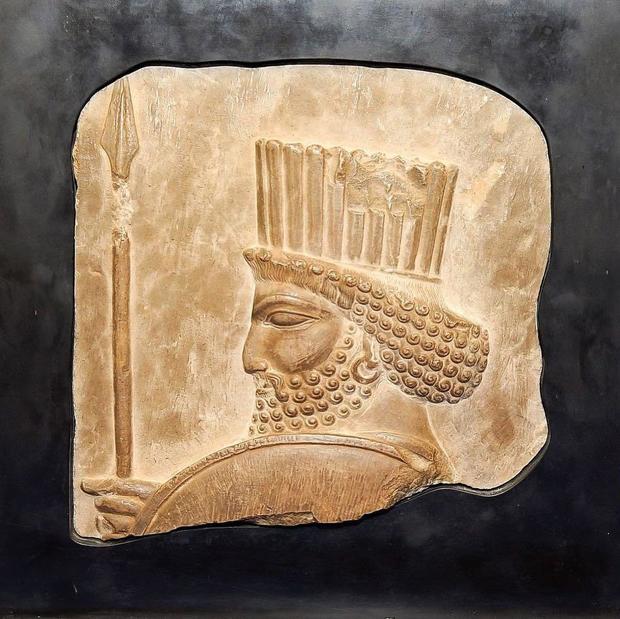 داستان هشتاد سال سرگشتگی مجسمه ی ایرانی در غرب