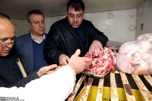 350 کیلوگرم گوشت فاسد از منزل مسکونی در همدان کشف شد