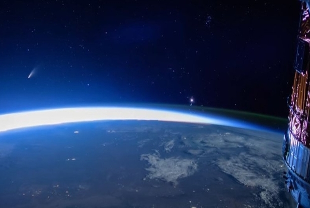 ویدئو/ تایم لپس خیره کننده دنباله دار نئووایز از دید فضانوردان ناسا