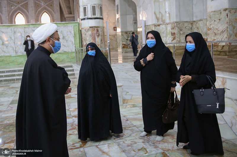 اقامه نماز بر پیکر مرحوم حاج محمد کمساری توسط سید حسن خمینی