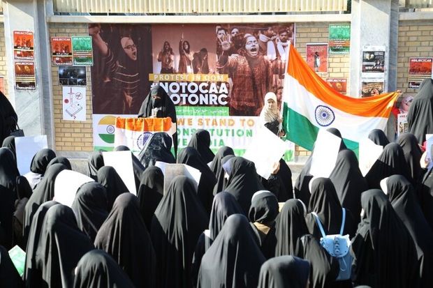 اعتراض بانوان طلبه هندی در قم به قانون حقوق شهروندی این کشور