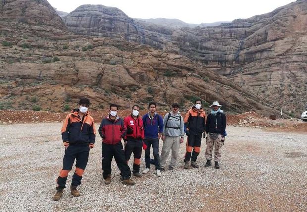 سه شهروند گرفتار در کوه سرخ شیراز نجات داده شدند