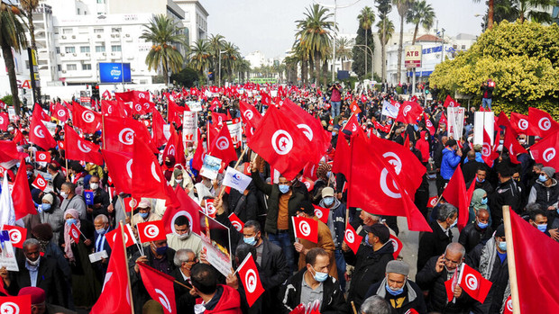 مخالفان دولت تونس در سالروز انقلاب با نیروهای امنیتی درگیر شدند