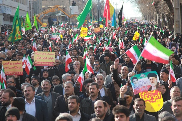 مردم کرمانشاه با شرکت در یک راهپیمایی باشکوه ناآرامی های اخیر را محکوم کردند