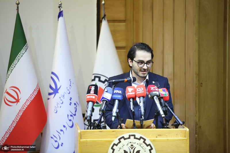 مراسم روز دانشجو در دانشگاه شریف با حضور وزیر اقتصاد/ علی مدنی‌زاده