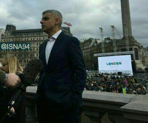 صادق خان، شهردار لندن برای تماشای «فروشنده» در میدان ترافالگار حاضر شد+عکس