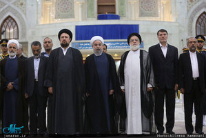 روخانی در حرم امام