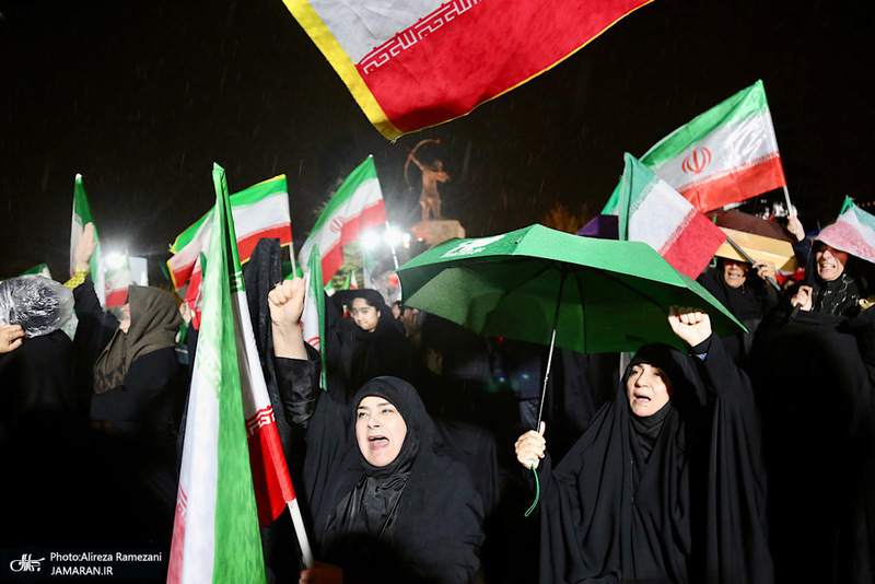 بيست و پنجمين شب اجتماع پرشور مردمى در میدان ونک