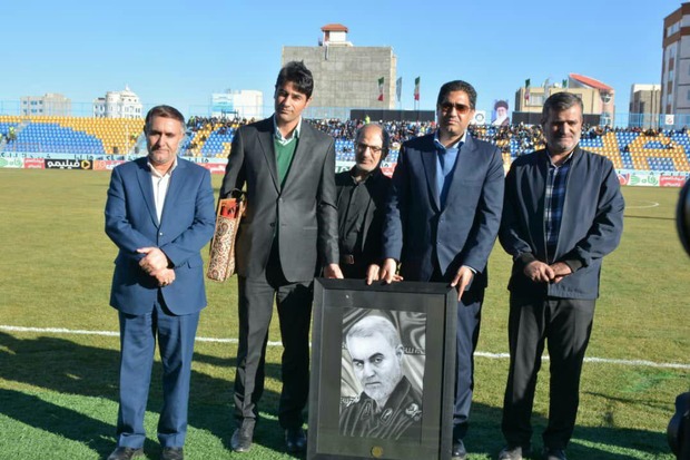  پیراهن مشکی سیرجانی ها به یاد سپهبد سلیمانی
