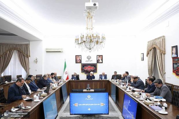 جلسه مشترک معاونین اول قوای قضائیه و مجریه/ عارف: نگاه تدوین قوانین برای مچ‌گیری بود که باید اصلاح شود/ ستاد تنظیم بازار و برخوردهای نظارتی ابزار کار اقتصادی حکومت است/ قدردانی حجت‌الاسلام خلیلی از معاون اول رئیس‌جمهور برای تعامل سازنده با قوه قضائیه