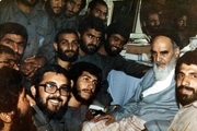 امام خمینی: بسیج لشکر مخلص خداست/  من دست یکایک شما پیشگامان رهایی را می بوسم/در این دنیا افتخارم این است که خود بسیجی ام