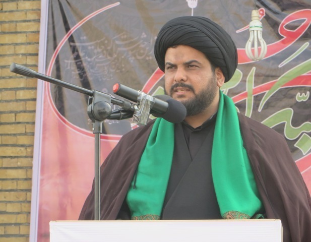 امام جمعه ملکشاهی: پیام عاشورا زندگی با عزت و تن ندادن به ذلت است
