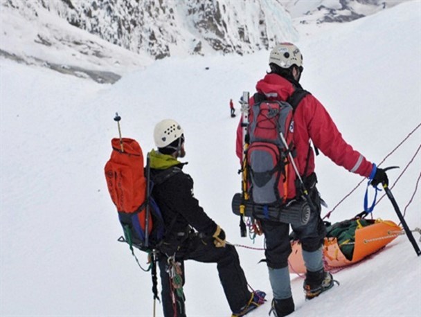 عملیات جستجوی پیکر آخرین کوهنورد مفقود در اشترانکوه لرستان متوقف شد