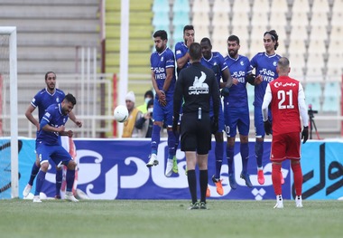 حمله پزشک استقلال به داور دیدار مقابل تراکتور
