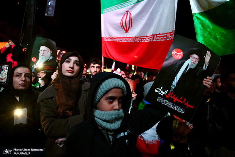 تجمع مردمی در میدان انقلاب اسلامی تهران