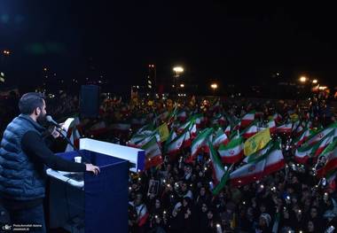 پنجاه و هشتمین اجتماع پر شور مردم در میدان انقلاب -۱