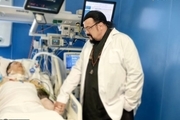استیون سیگال بازیگر هالیوودی از مجروحان حمله تروریستی مسکو در بیمارستان بازدید کرد  