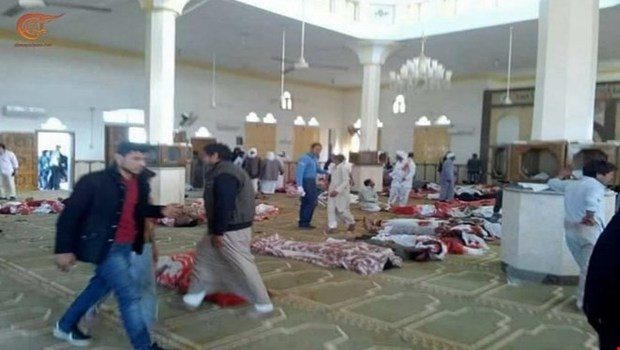 داعش عامل حمله تروریستی مرگبار در مصر است/ شمار کشته های حمله به مسجد در مصر به 305 نفر رسید
