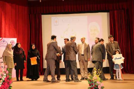 تجلیل از برگزیدگان استانی و کشوری گیلان در پرسش مهر 17
