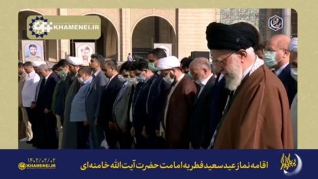 اقامه نماز عید فطر توسط رهبر معظم انقلاب در مصلی امام خمینی تهران