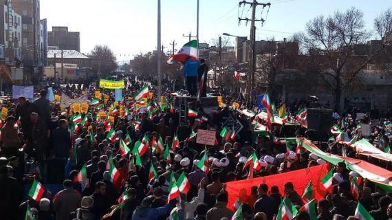 پرچم جمهوری اسلامی ایران توسط نایب قهرمان المپیک در ملایر به اهتزاز درآمد