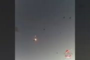 برخورد  دو هواپیماى حامل چتربازان با یکدیگر در آسمان