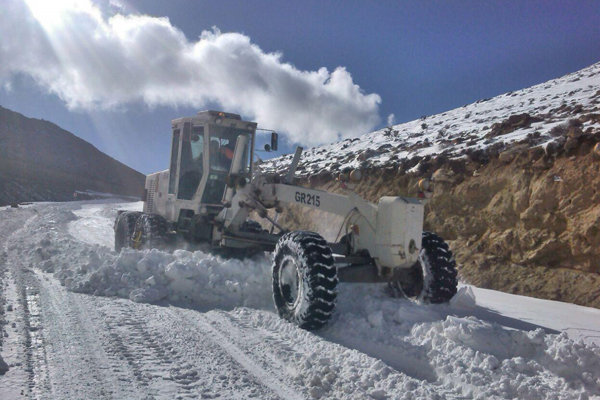 بیش از چهار هزار کیلومتر باند از جاده های استان مرکزی برف روبی شد  راه های اصلی باز است