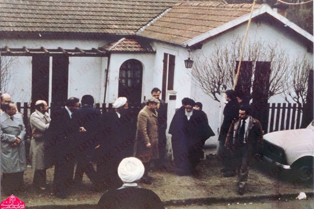 Memoirs: What was the reaction of the people of Noufal-Lochateau to the news of Imam's return to Iran?