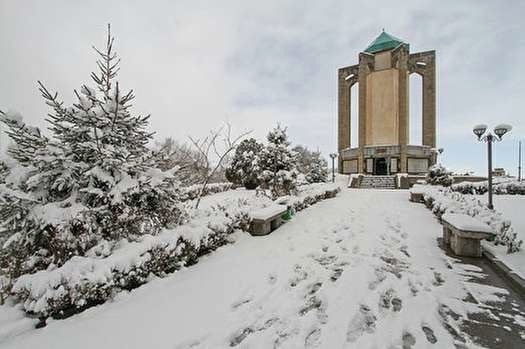همدان سردترین نقطه کشور  دمای پایتخت 12 درجه زیر صفر  بارش برف در مناطق شرقی کشور