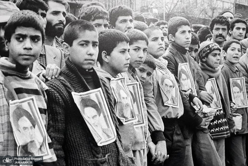 رونمایی از کتاب عکس«فرزندان روح الله» و افتتاح نمایشگاه «فرمانده من»