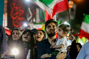 تجمع شبانه میدان انقلاب