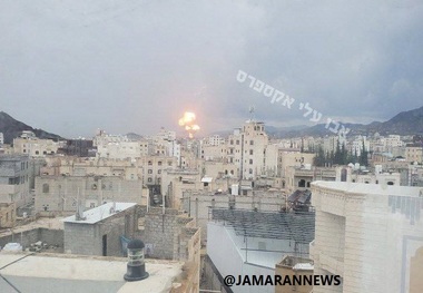 اسرائیل به یمن حمله کرد/ صدای انفجارهای مهیبی در صنعا شنیده شد + عکس ها
