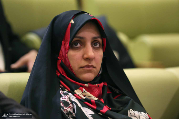 بهروزآذر، معاون رئیس‌جمهور: در اعتراضات حدود ۱۰ زن بازداشت و بعد از گفت‌وگو آزاد شدند