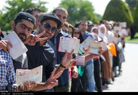 تنور انتخابات در اصفهان با صف های طولانی مردم داغ تر شد