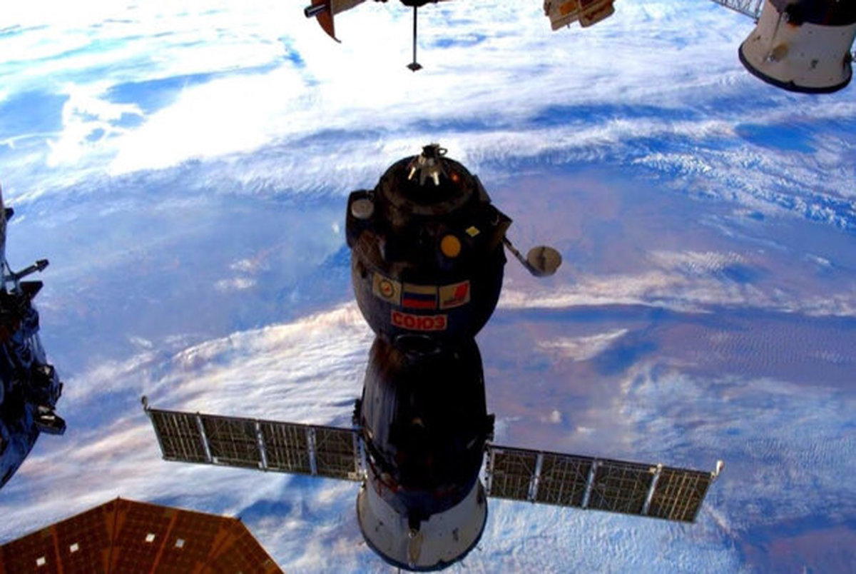 بازگشت 3 فضانورد به زمین پس از ۲۰۴ روز زندگی در فضا
