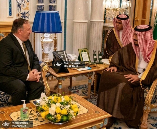 مایع ضدعفونی دست بر روی میز جلسه پمپئو با پادشاه عربستان + عکس