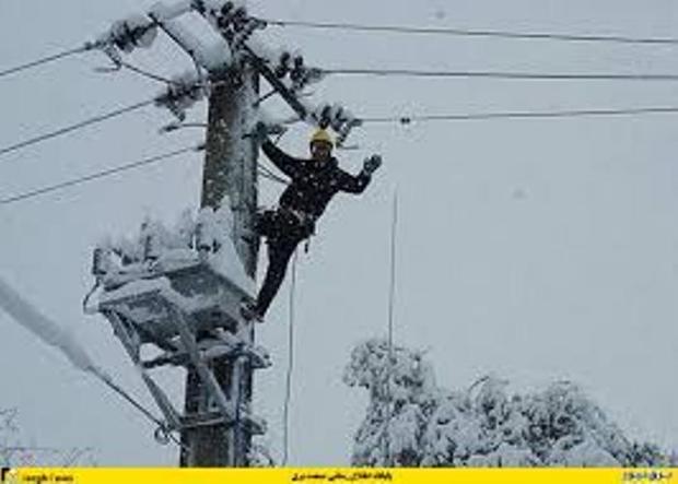 گروه های تعمیرات برق در مناطق مختلف لاهیجان مستقر شدند