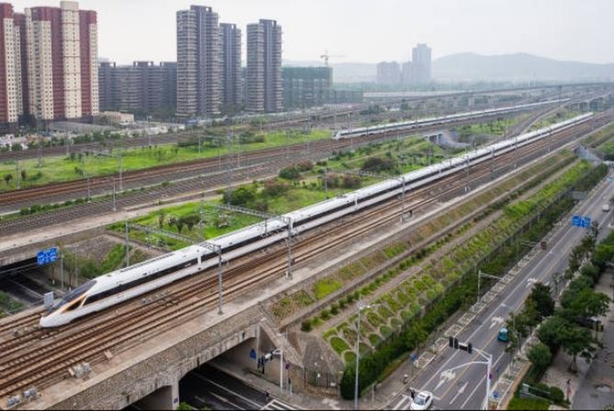 رونمایی از قطار گلوله‌ای پرسرعت در چین + تصاویر
