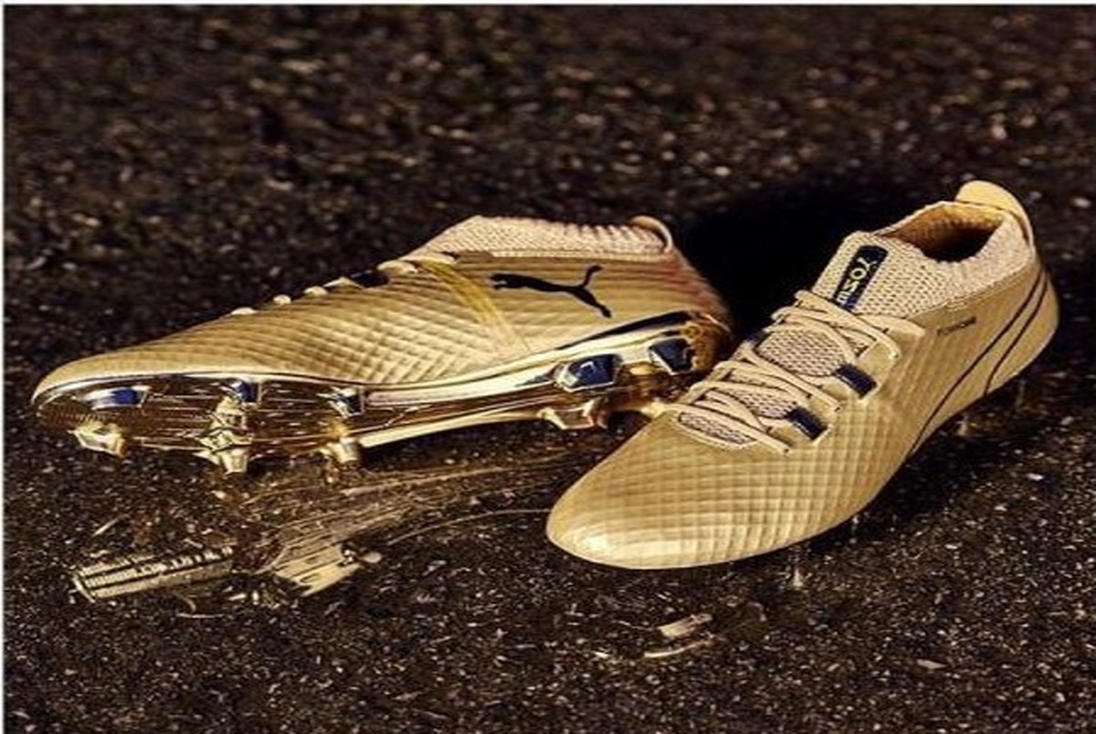 رونمایی از اولین کفش طلای تاریخ فوتبال جهان + عکس