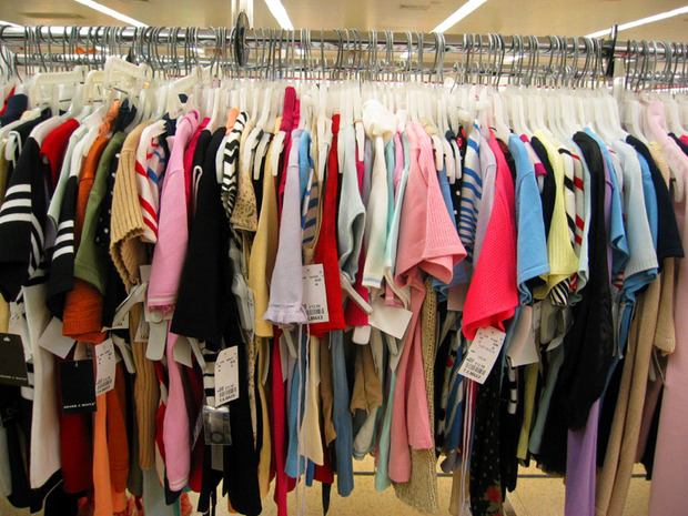 مجوز فروش پوشاک برای 17 برند خارجی در خراسان رضوی