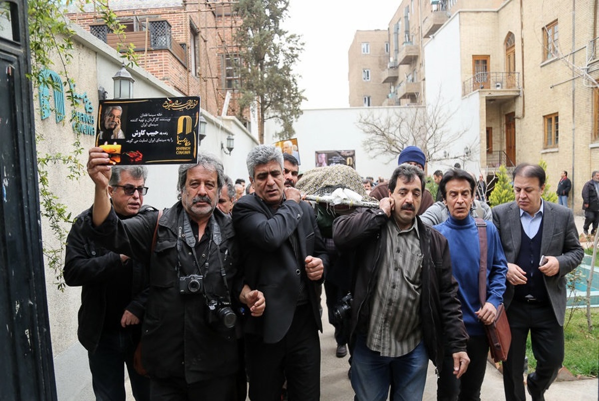 مراسم تشییع پیکر کارگردان و تهیه‌کننده باسابقه سینمای ایران+ تصاویر