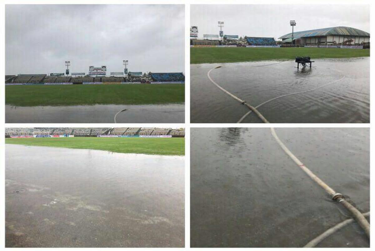 بارش باران دیدار تیم های ملوان و مس رفسنجان را لغو کرد +عکس