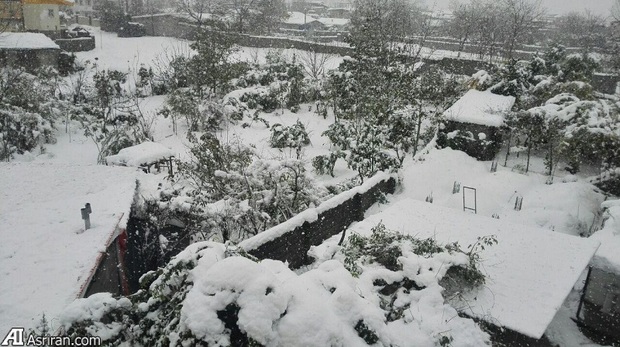 چندین روستای شهرستان آزادشهر در محاصره برف قرار دارد