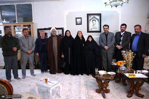 دیدار دست اندر کاران هفته فرهنگی بر استان آفتاب با خانواده شهداء