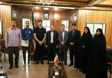 فرماندار بندرانزلی با دو قهرمان پاراالمپیک دیدار کرد