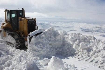 مسیر ارتباطی 65 روستا در استان قزوین به دلیل بارش برف مسدود شد