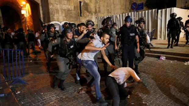 عکس/ سرکوب نمازگزاران فلسطینی

