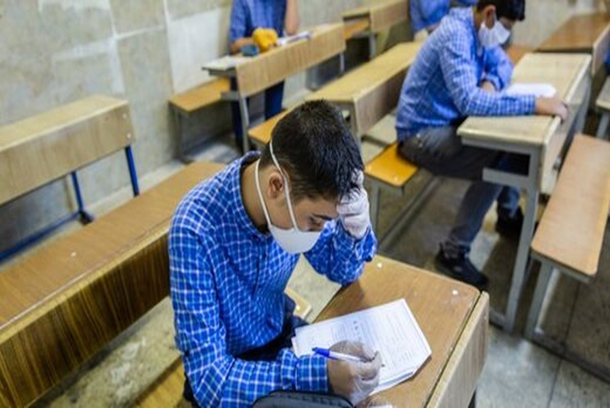 دانش‌آموزان با ماسک و دستکش در امتحانات نهایی+ تصاویر