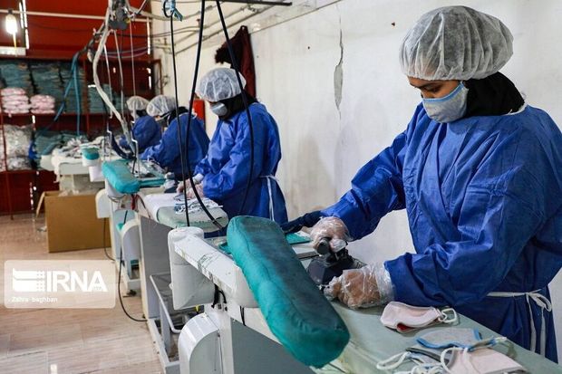 یک سمن در قزوین برای تولید ماسک ۷۰ زن را مشغول به کار کرد
